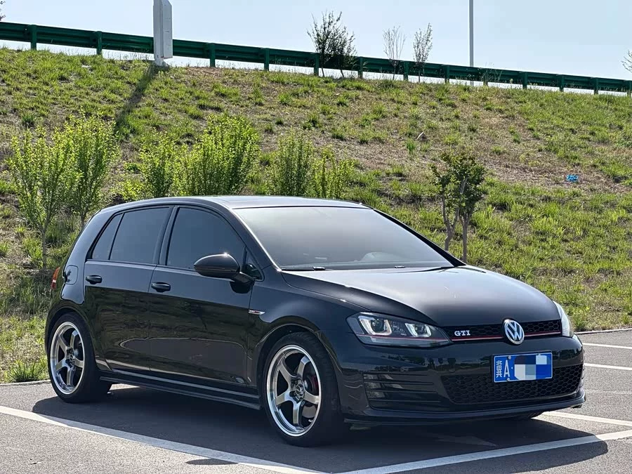 Volkswagen Golf GTI