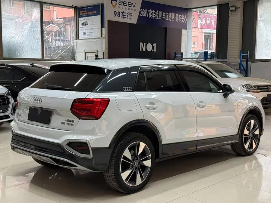 Audi Q2L