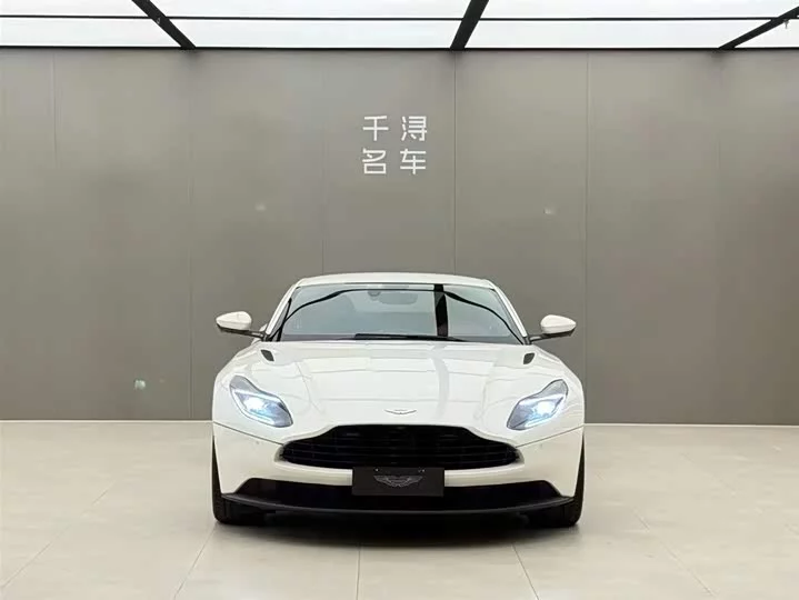 Aston Martin DB11