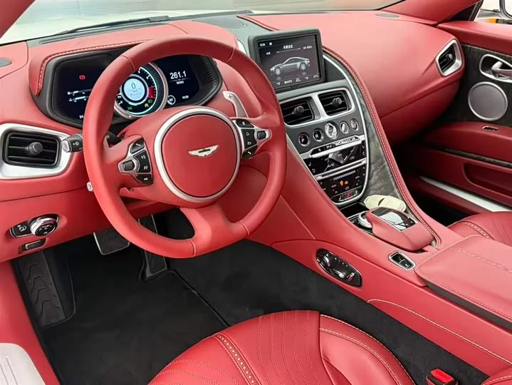 Aston Martin DB11