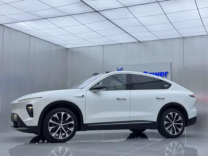 NIO EC7