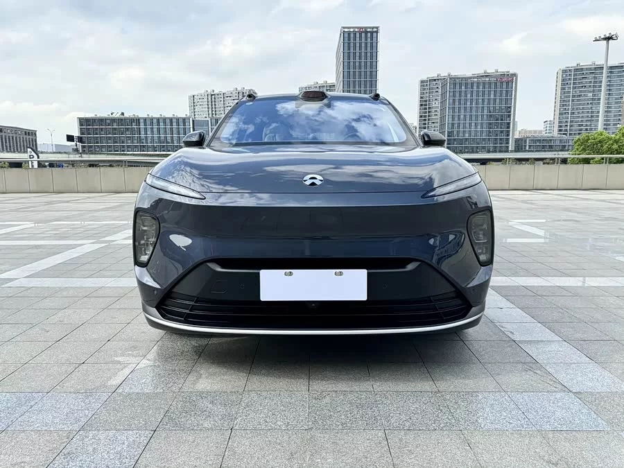 NIO ES8