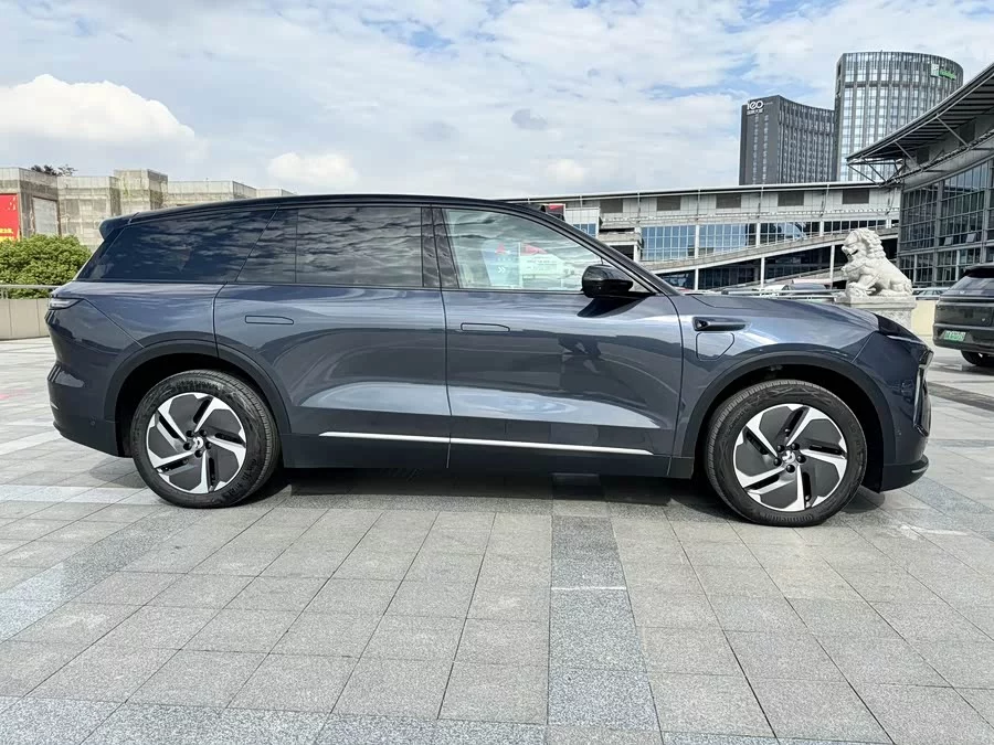 NIO ES8