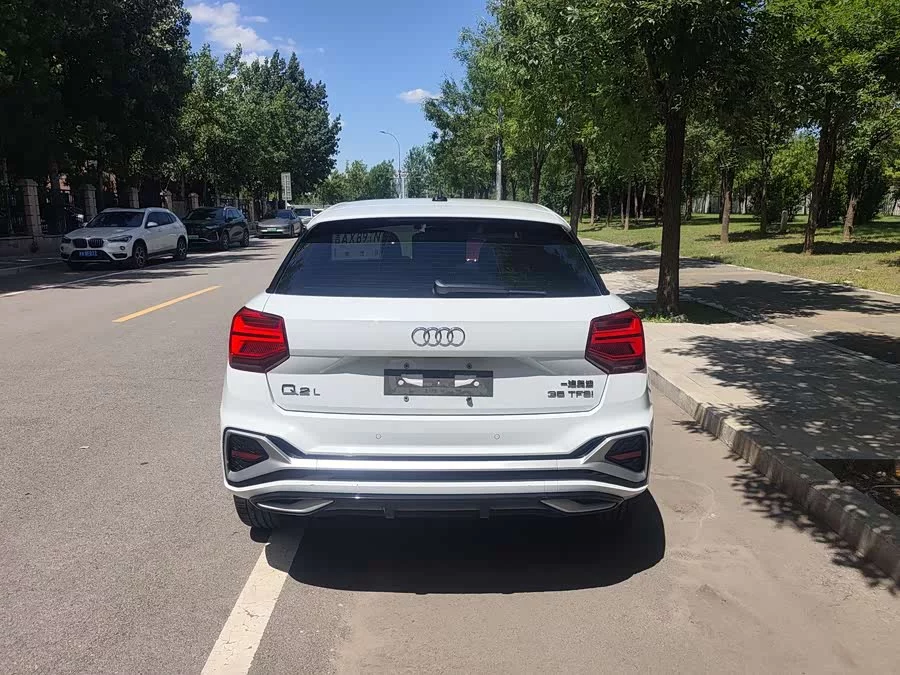 Audi Q2L