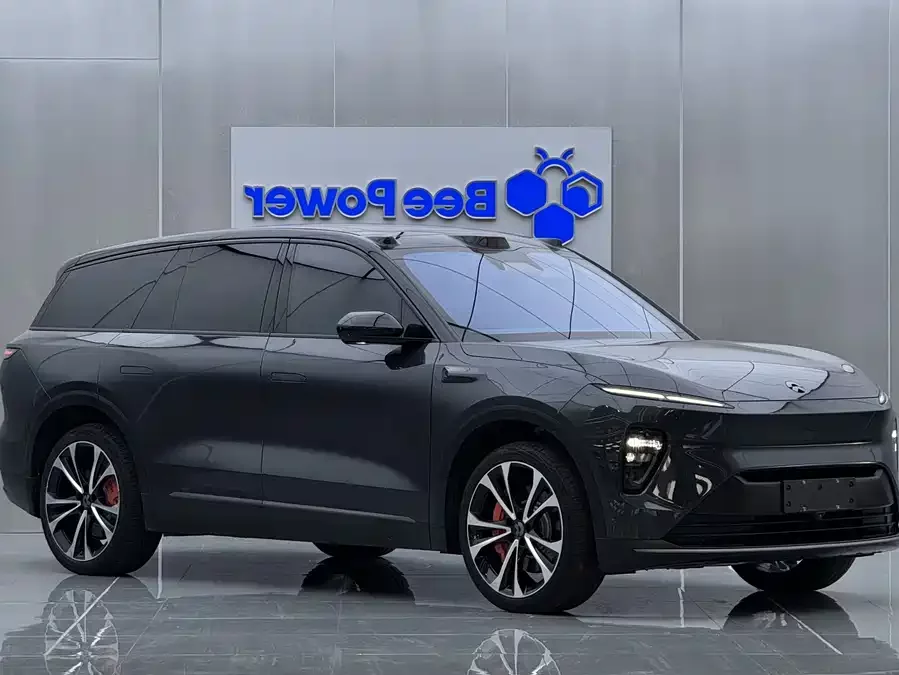 NIO ES8