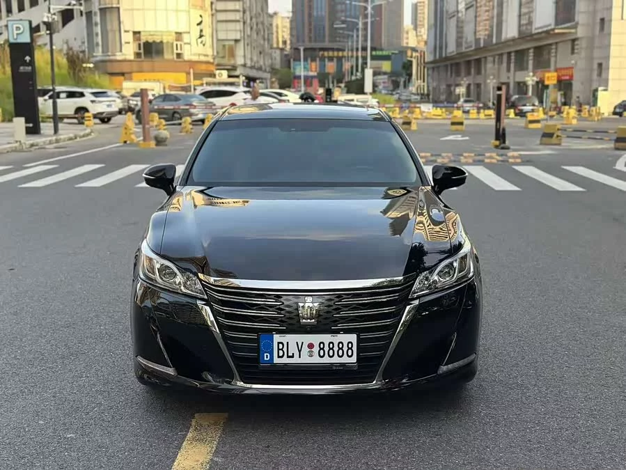 Toyota crown