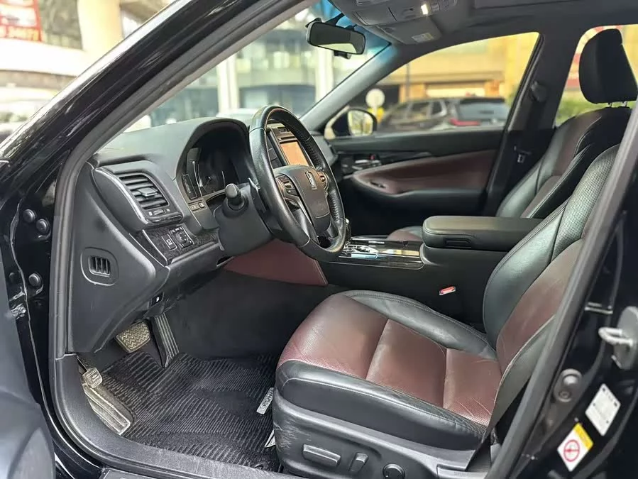 Toyota crown