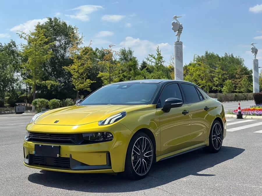 Lynk & Co 03