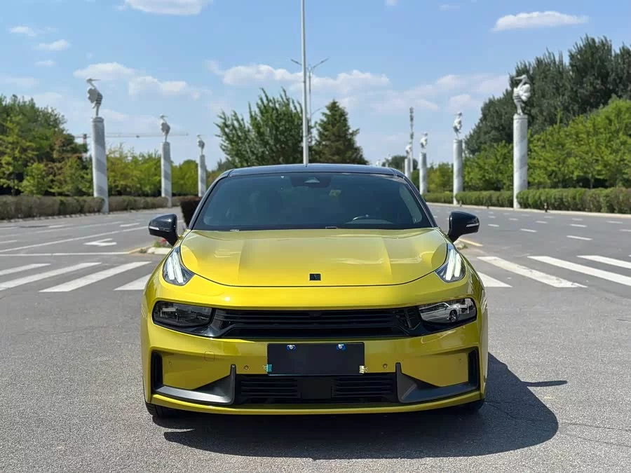 Lynk & Co 03