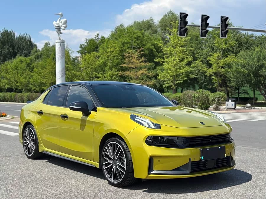 Lynk & Co 03