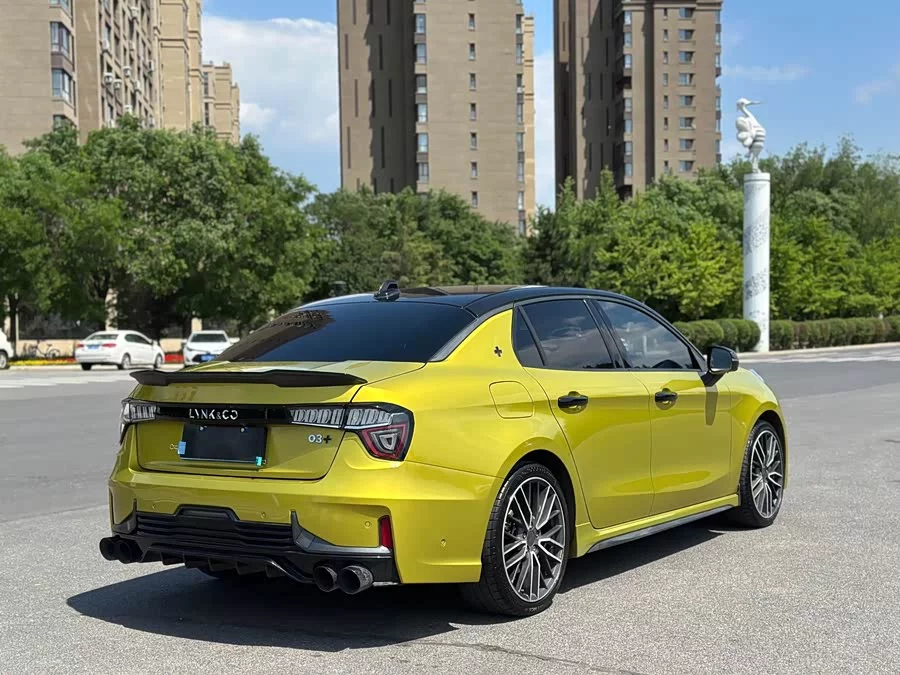 Lynk & Co 03