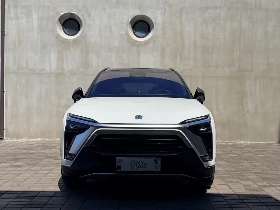NIO ES8