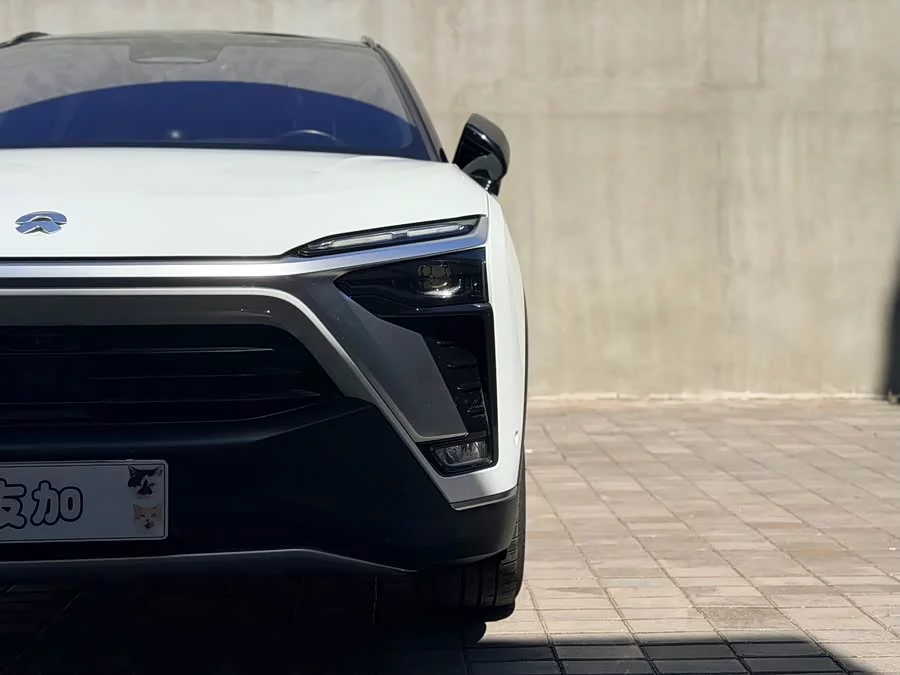 NIO ES8