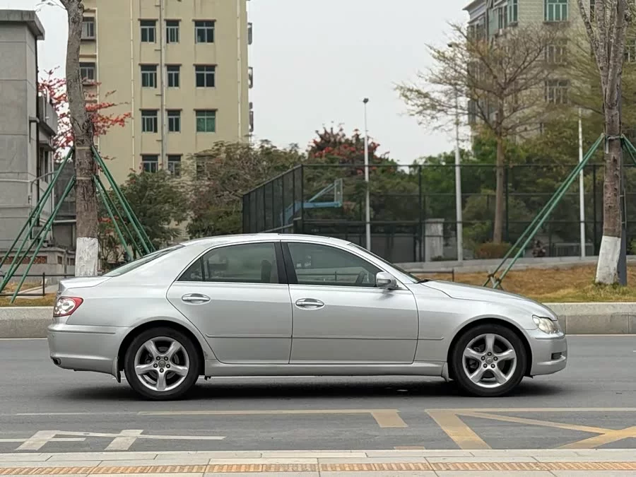 Toyota Reiz