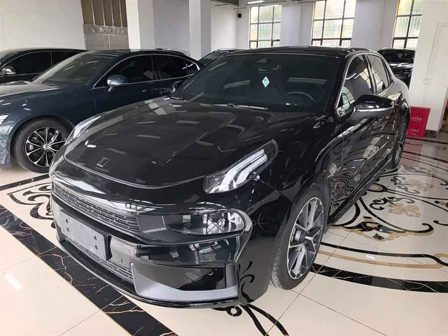 Lynk & Co 03