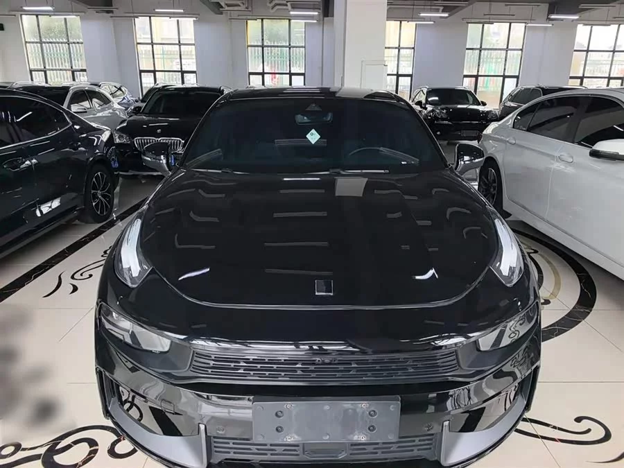 Lynk & Co 03