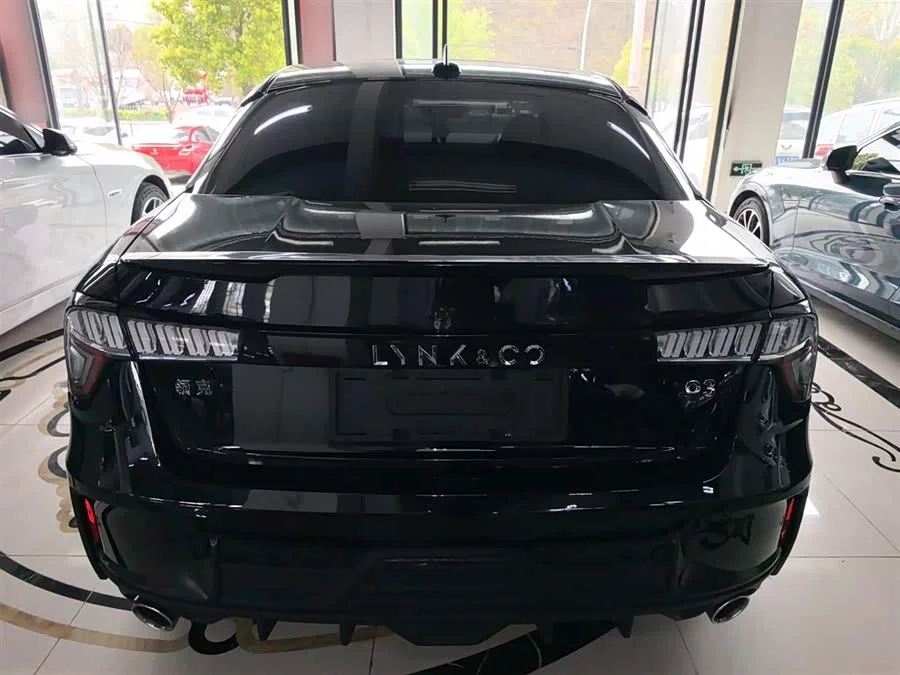 Lynk & Co 03