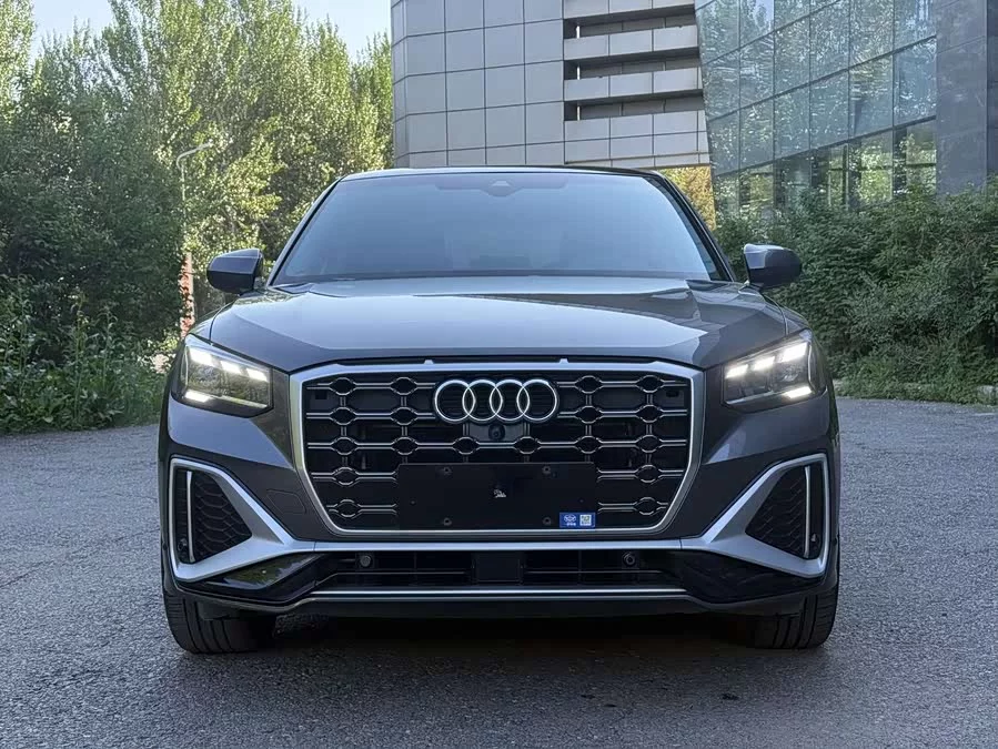 Audi Q2L