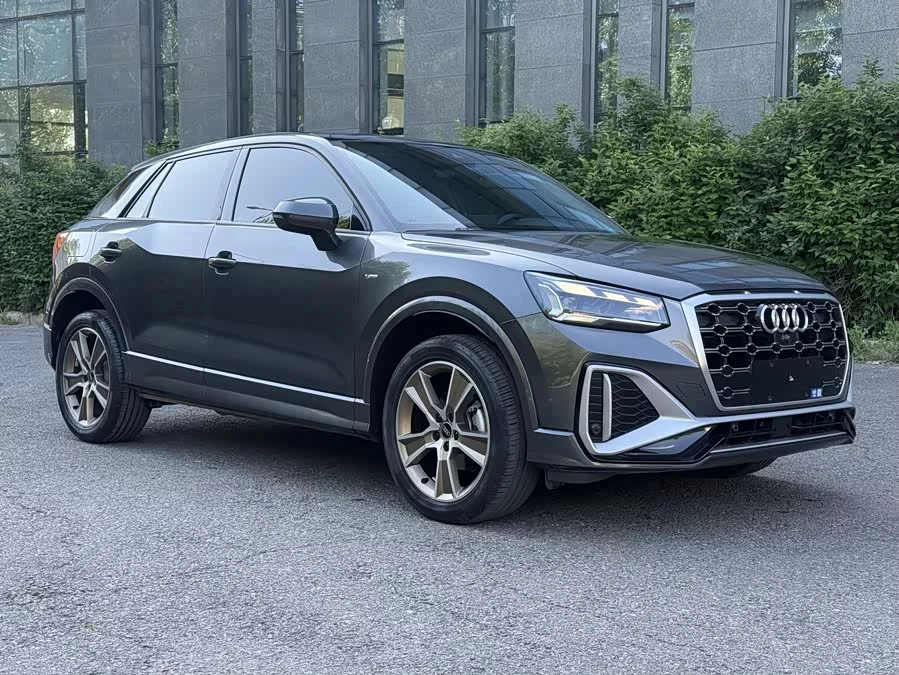Audi Q2L