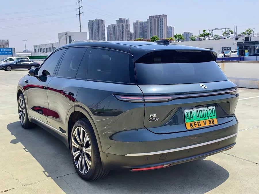 NIO ES8