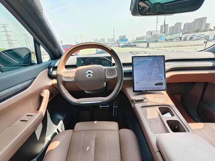 NIO ES8