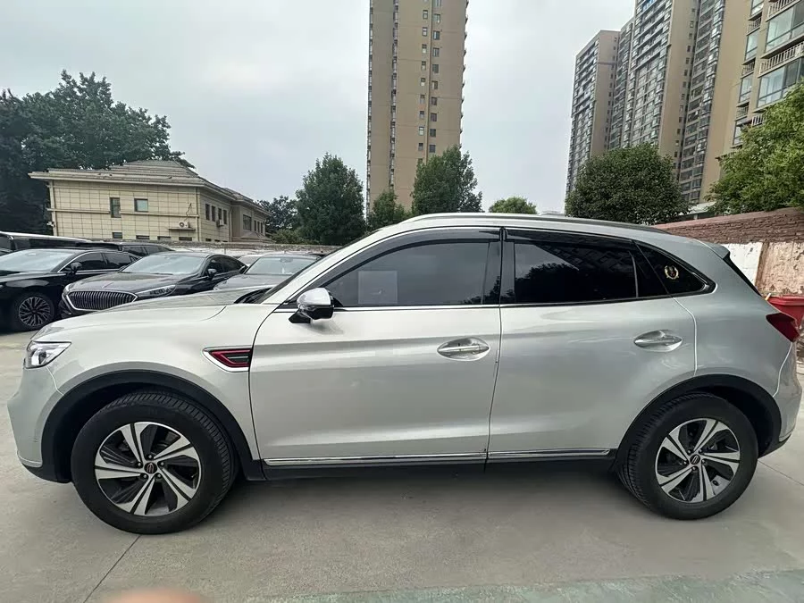 Hongqi HS5