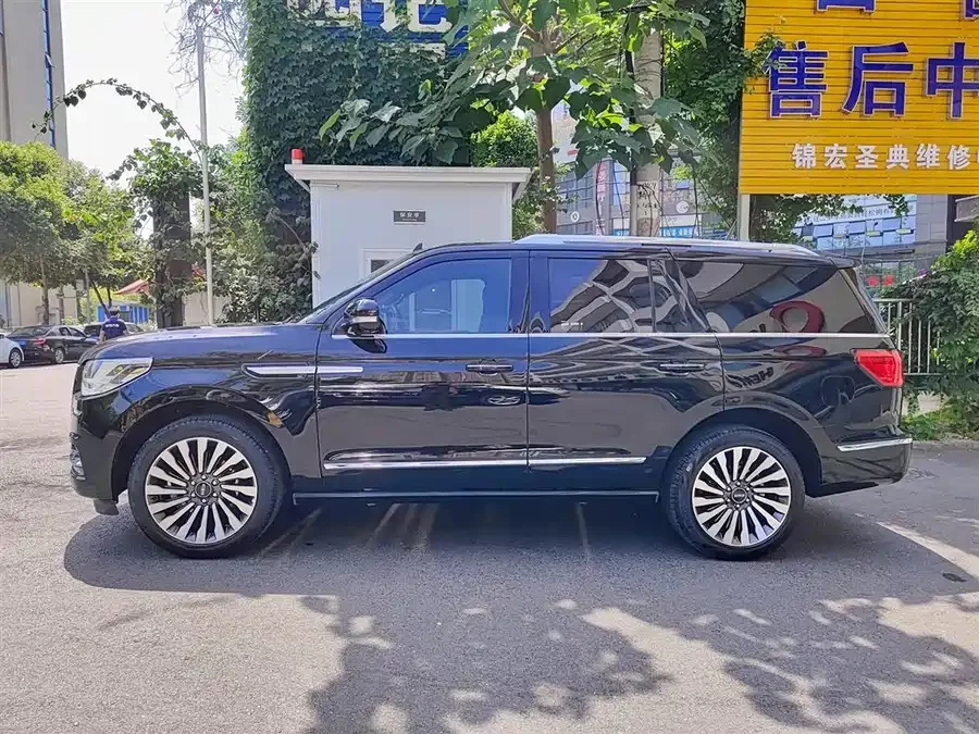 Lincoln Navigator