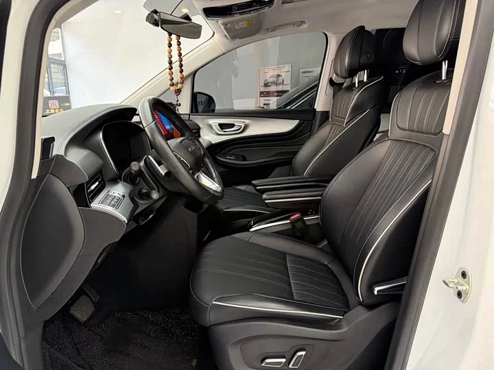 Roewe iMAX8