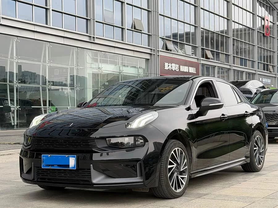 Lynk & Co 03