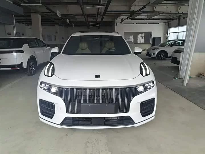 Lynk & Co 09