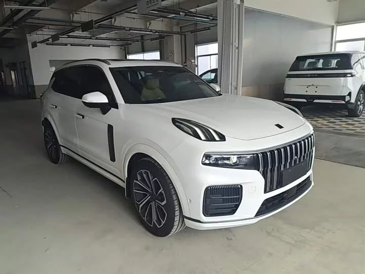 Lynk & Co 09