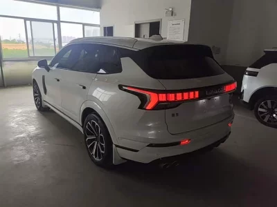Lynk & Co 09