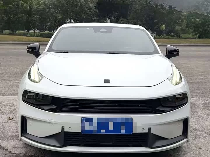 Lynk & Co 03