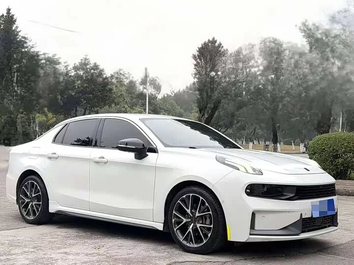 Lynk & Co 03