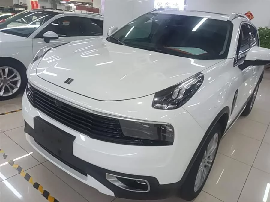 Lynk & Co 01