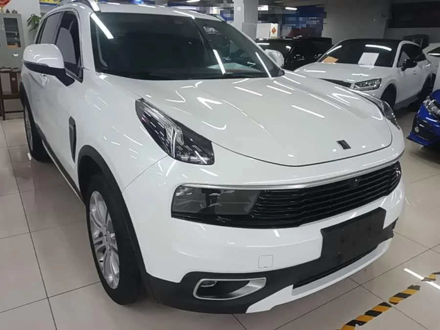 Lynk & Co 01