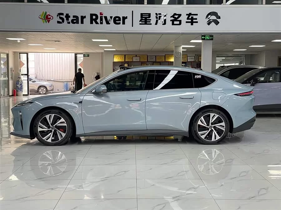 NIO ET5