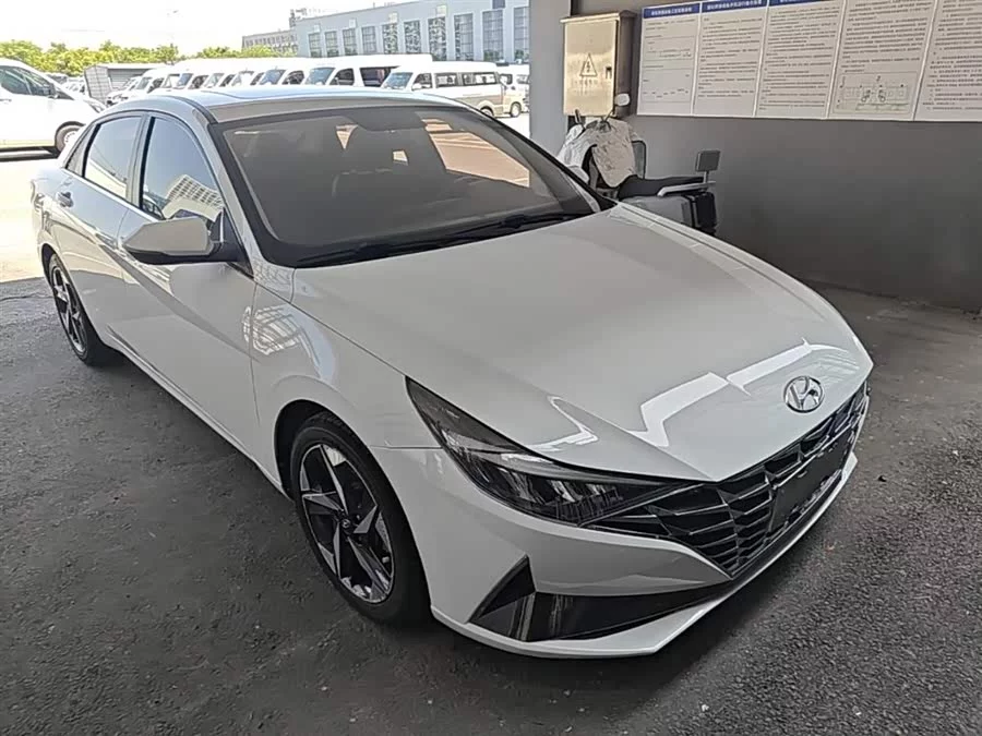 Hyundai Elantra