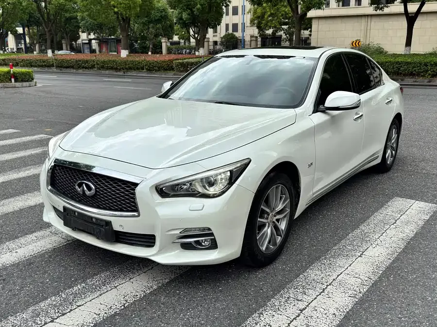 Infiniti Q50L
