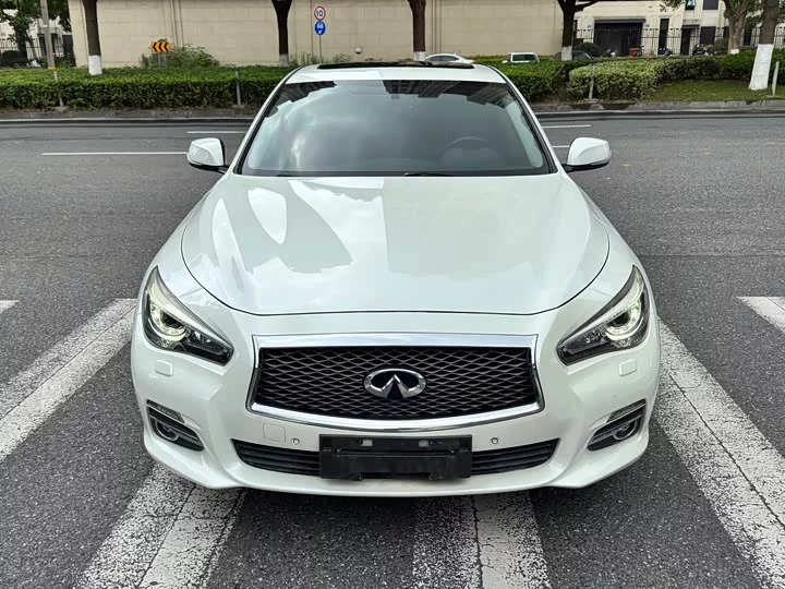 Infiniti Q50L