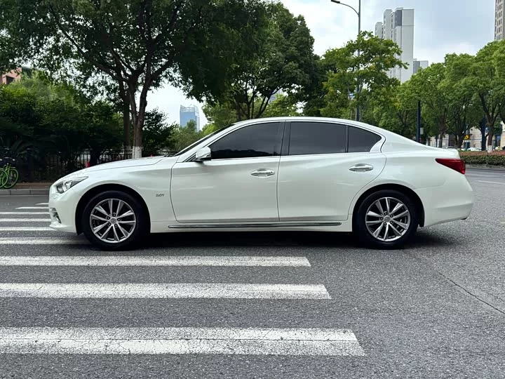 Infiniti Q50L