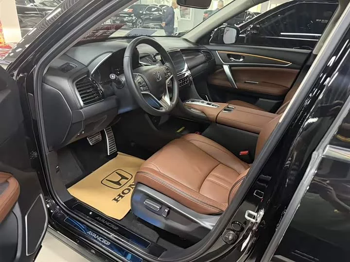 Honda Crown Road
