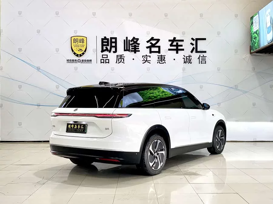 NIO ES8