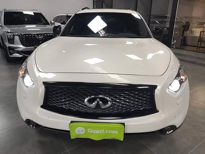 Infiniti QX70