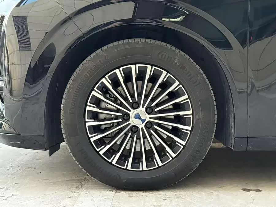 BYD D9