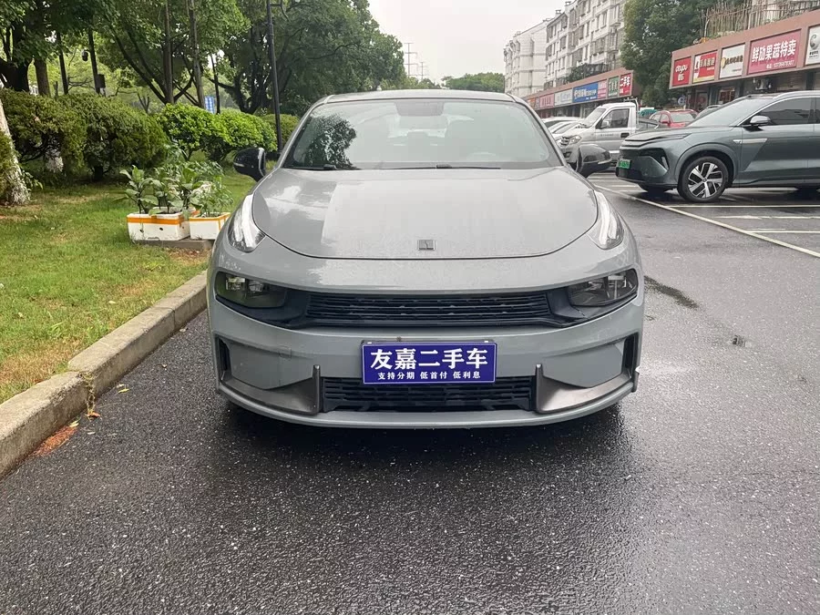 Lynk & Co 03