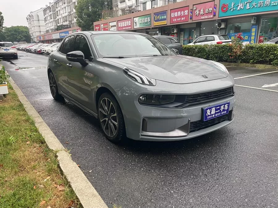 Lynk & Co 03