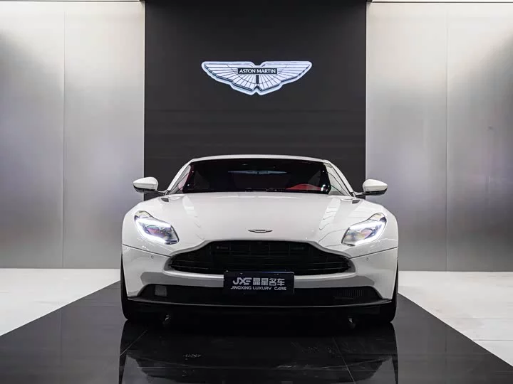 Aston Martin DB11