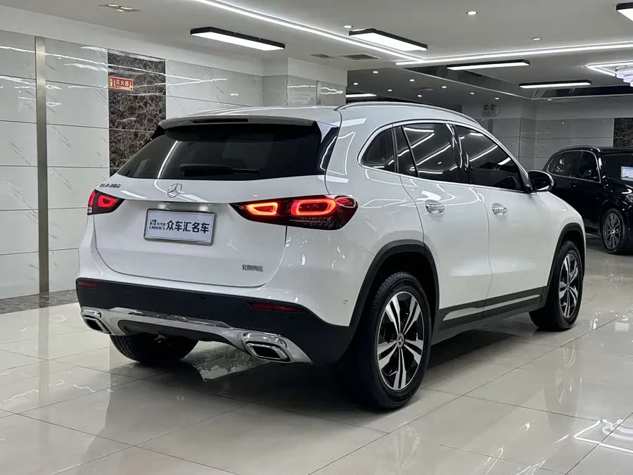 Mercedes Benz GLA