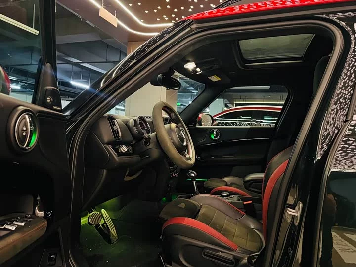 MINI JCW COUNTRYMAN